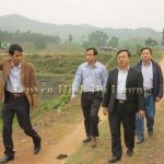 Đồng chí Ngọc Kim Nam – Chủ tịch UBND huyện làm việc với lãnh đạo xã Bài Sơn về các vấn đề liên quan đến nhà máy xi măng Sông Lam